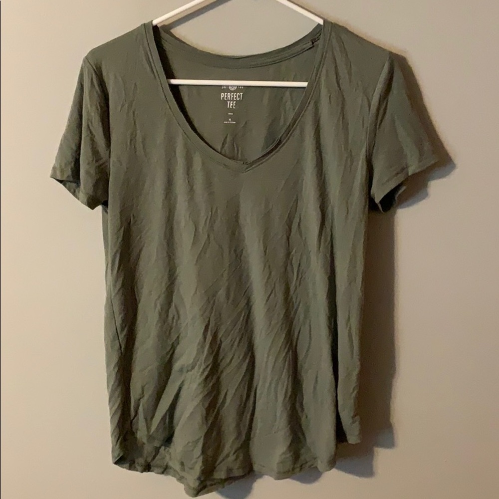olive green v-neck tee